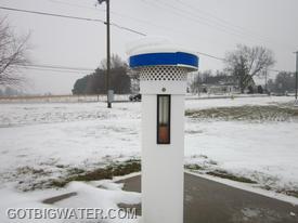 The tank is not full. No "green" is showing.  There is no indication of how full or how empty....just it is not full.
